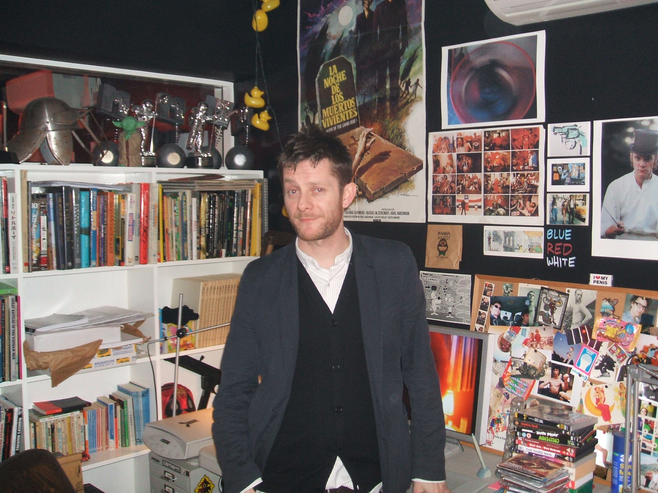 Jamie in his new office, February 2008 (Photo: Gorillaz-Unofficial.com).